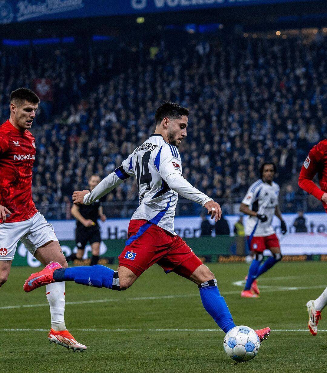 汉堡球场氛围热烈，球迷全力支持球队争胜的简单介绍