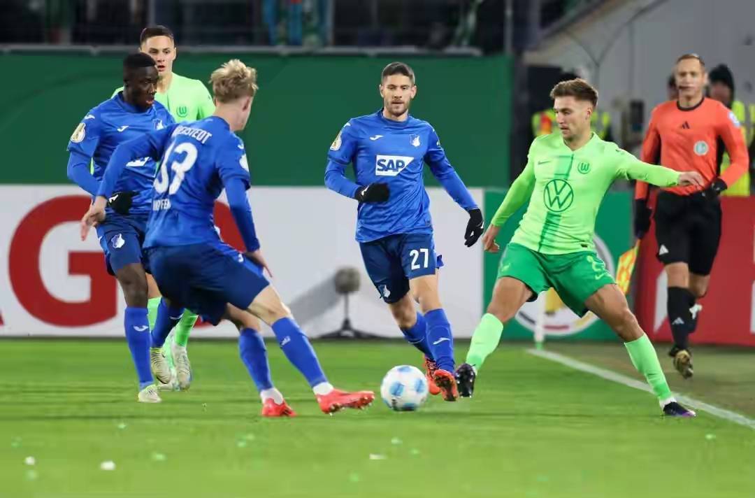 勒沃库森客场击败法兰克福取得胜利的简单介绍
